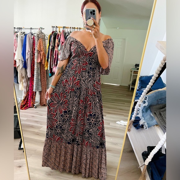 BOUTIQUE SPANISH STYLE DRESS - Picture 6 of 7